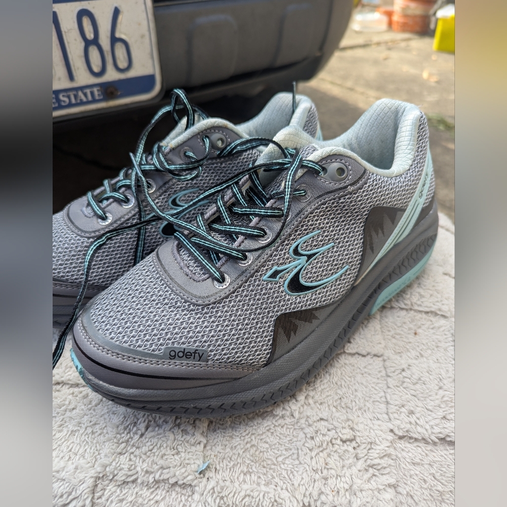 Women's Gravity Defyer Mighty Walk Athletic Shoes Size 9M